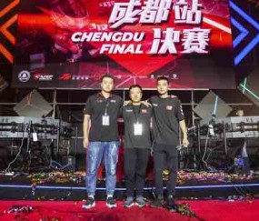  电竞选手日常训练，汗水铸就辉煌战绩