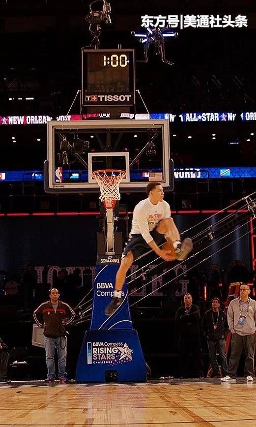  扣篮大赛创意无限，飞行大队竞逐天际