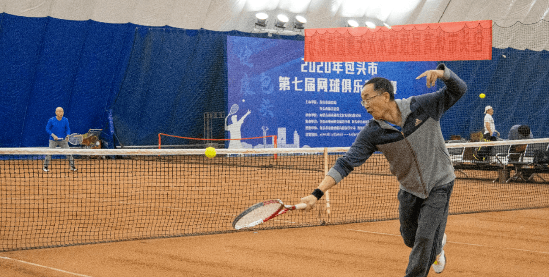  老年网球爱好者增多，养生打法注重节奏控制