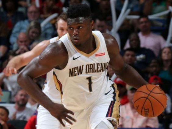  鹈鹕锡安威廉森暴扣连连压制对手