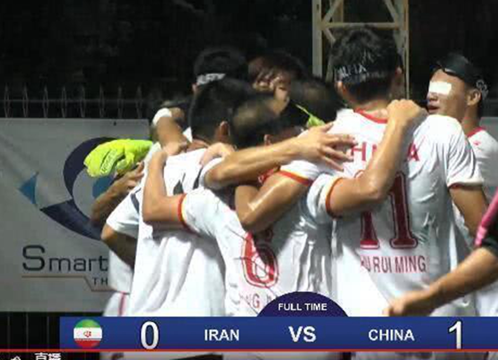  莱巴金娜发球上网战术制霸赛场